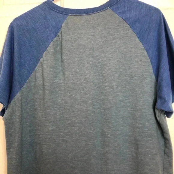 Levi’s  T-Shirt Grey/Blue Front Pocket Size Medium - Picture 12 of 16